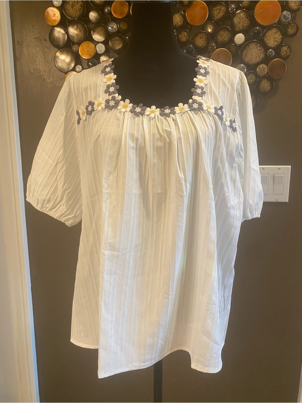 Source Unknown White Peasant Top with Blue and Yellow Daisy Trim